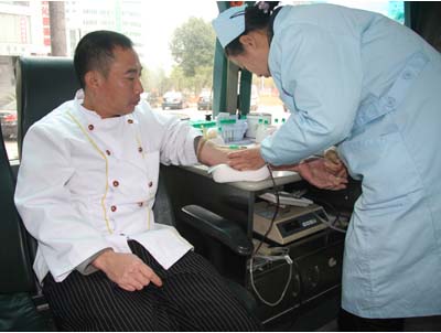 文山国际组织员工义务献血