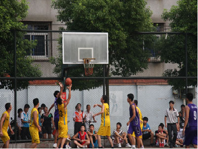 集团篮球队参加市工商联第四届“关爱民企健康行”篮球赛（2011-7-9）